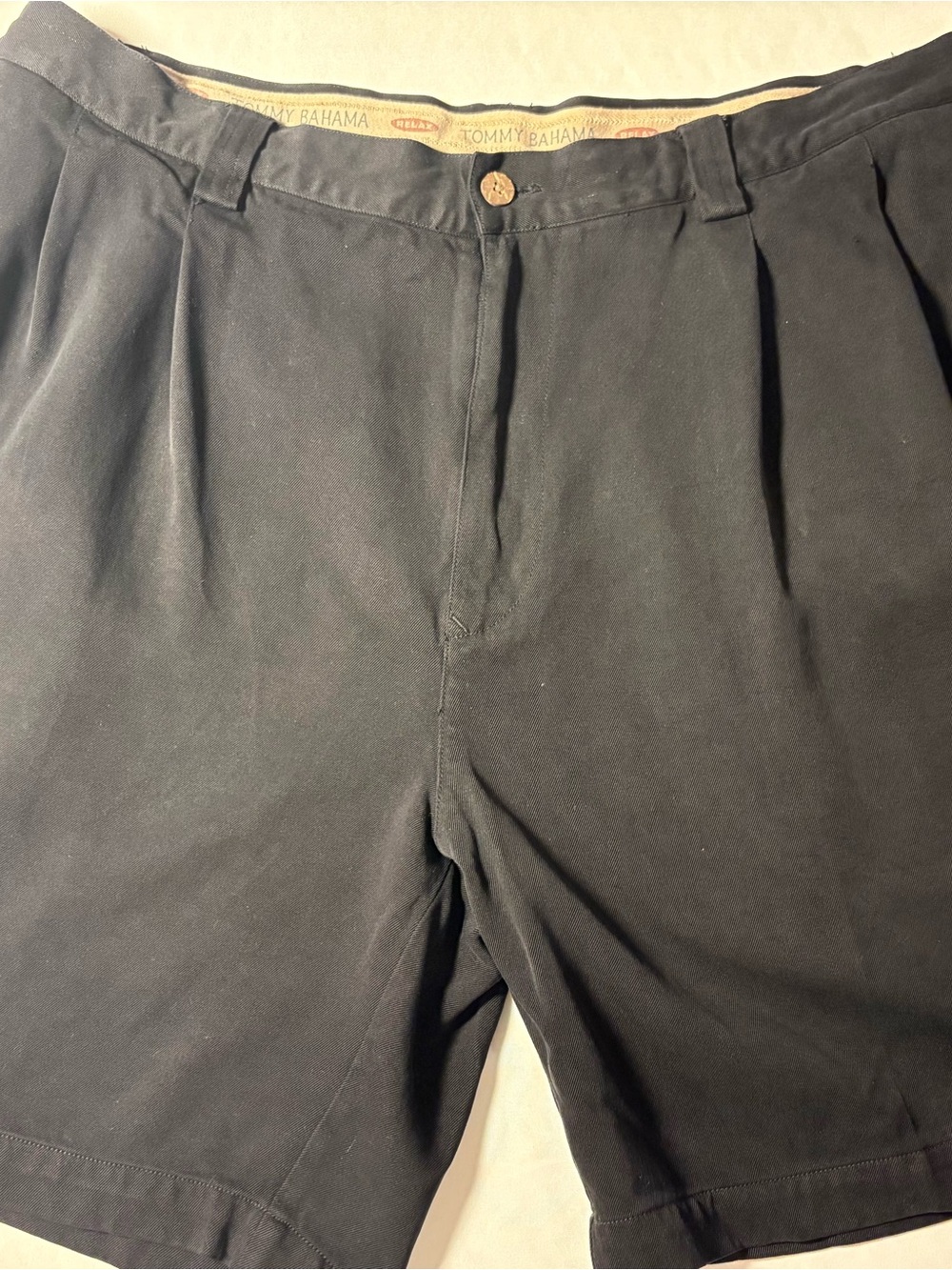 Tommy Bahama Silk Havana Black Pleated Relax Fit Shorts Mens 38 Coastal EUC